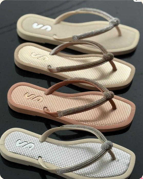 Chinelo de dedo com tira de brilho