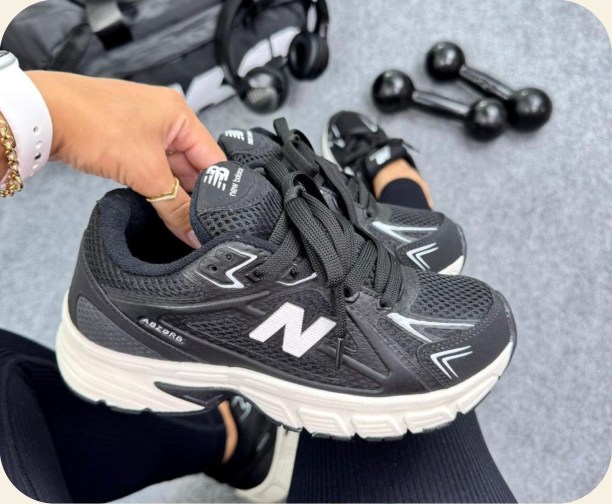 Tênis New Balance esportivo retrô — Premium