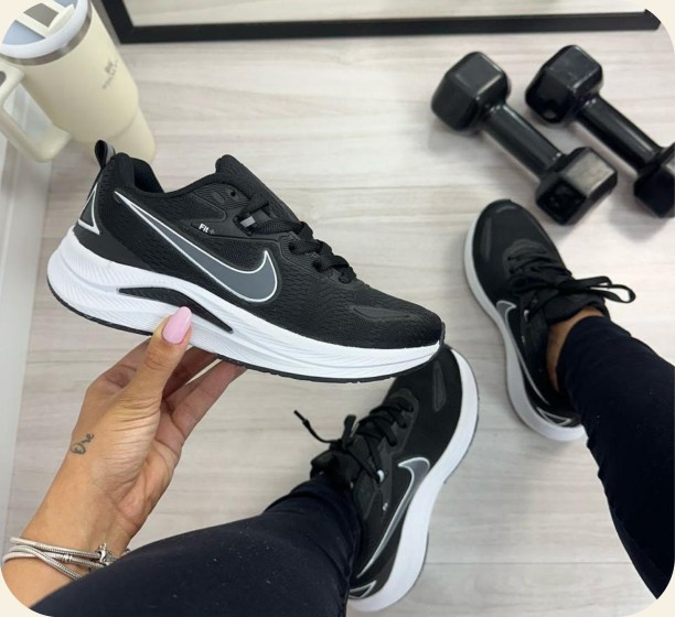 Tênis Nike esportivo de solado curvo — Premium