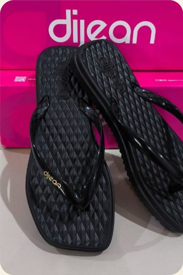Chinelo de dedo matelassê
