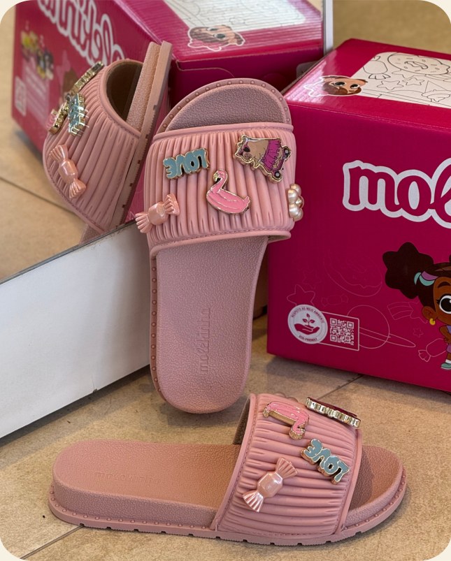 Chinelo infantil rosa com franjas