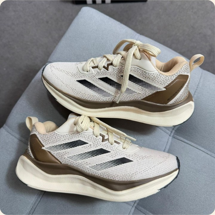 Tênis Adidas esportivo bicolor — Premium