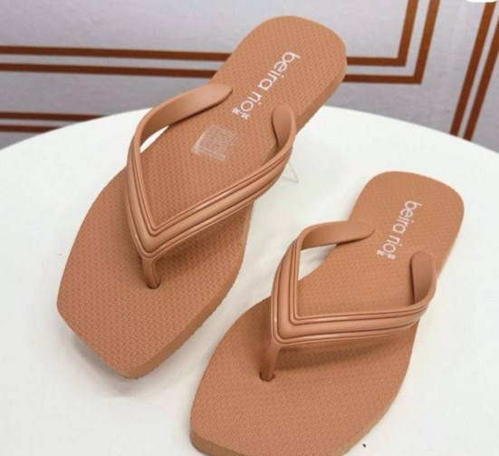 Chinelo de dedo com solado anatômico