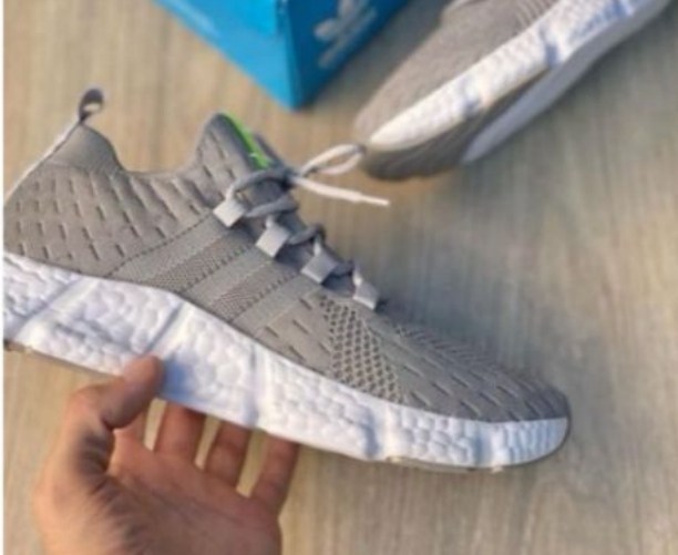 Tênis Adidas em malha — Premium