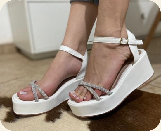 Flatform com tira de brilho e tornozeleira