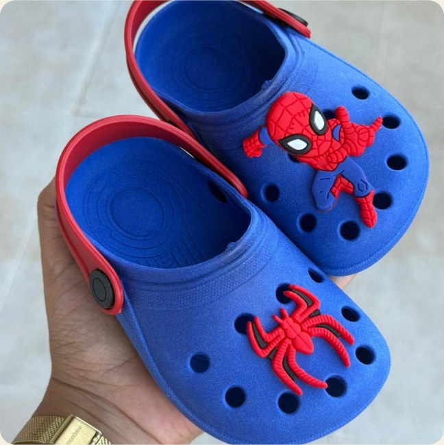 Clog infantil azul com tema de aranha