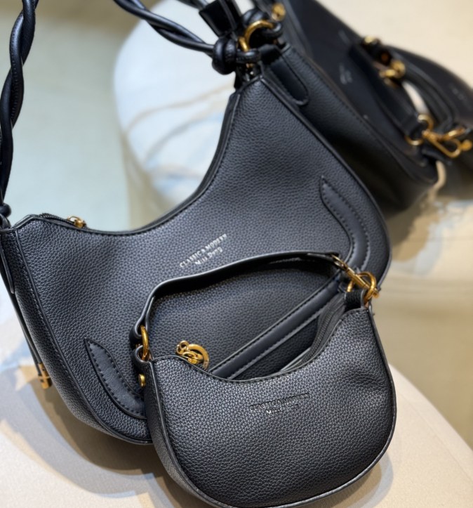 Bolsa saddle com pingente