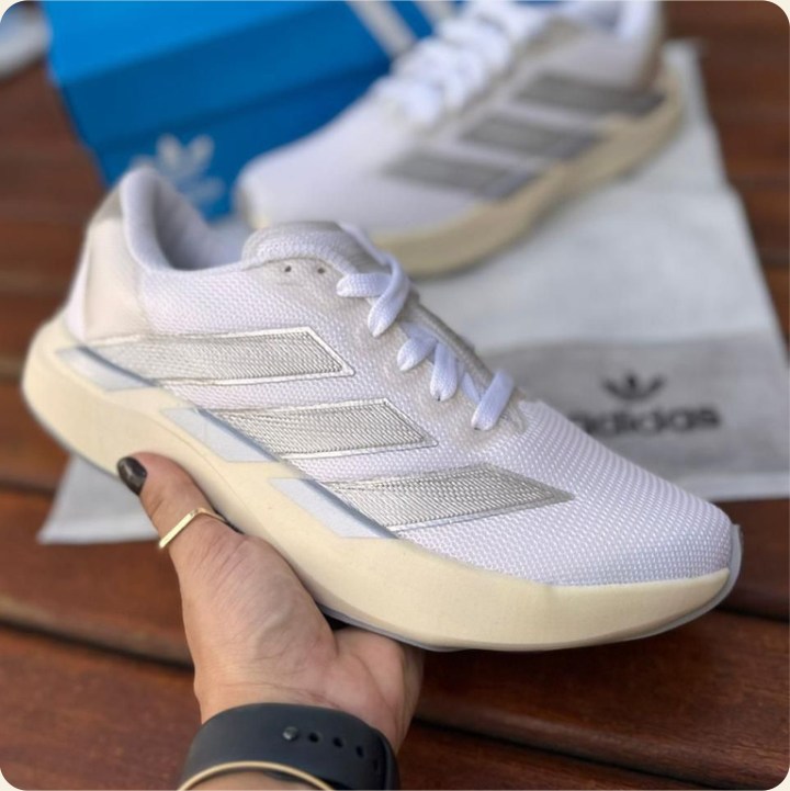 Tênis Adidas esportivo de solado alto — Premium