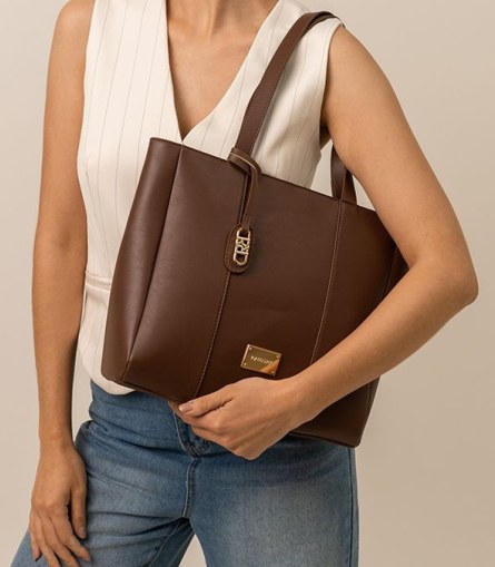 Bolsa sacola com fecho metálico