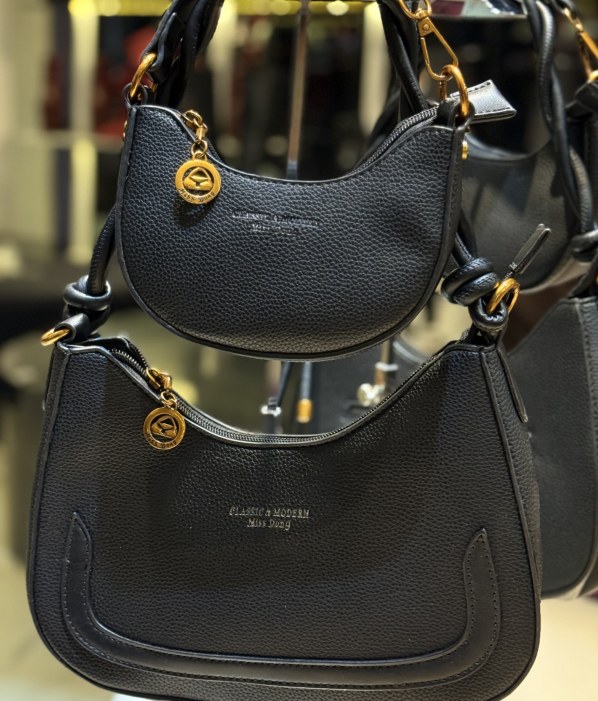 Bolsa saddle com pingente