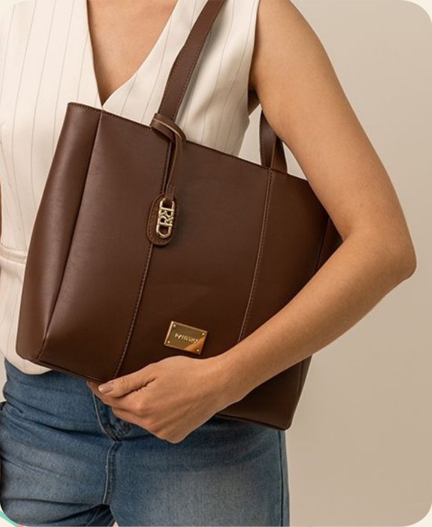 Bolsa sacola com fecho metálico