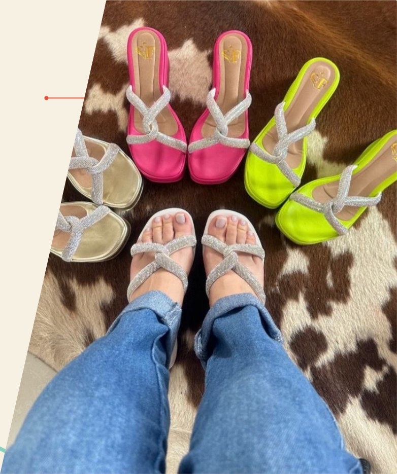 Tamanco flatform com tira trançada brilhante