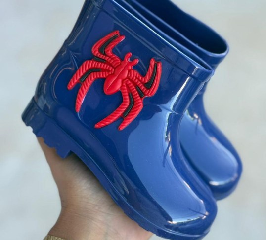 Bota de chuva infantil azul com tema de aranha