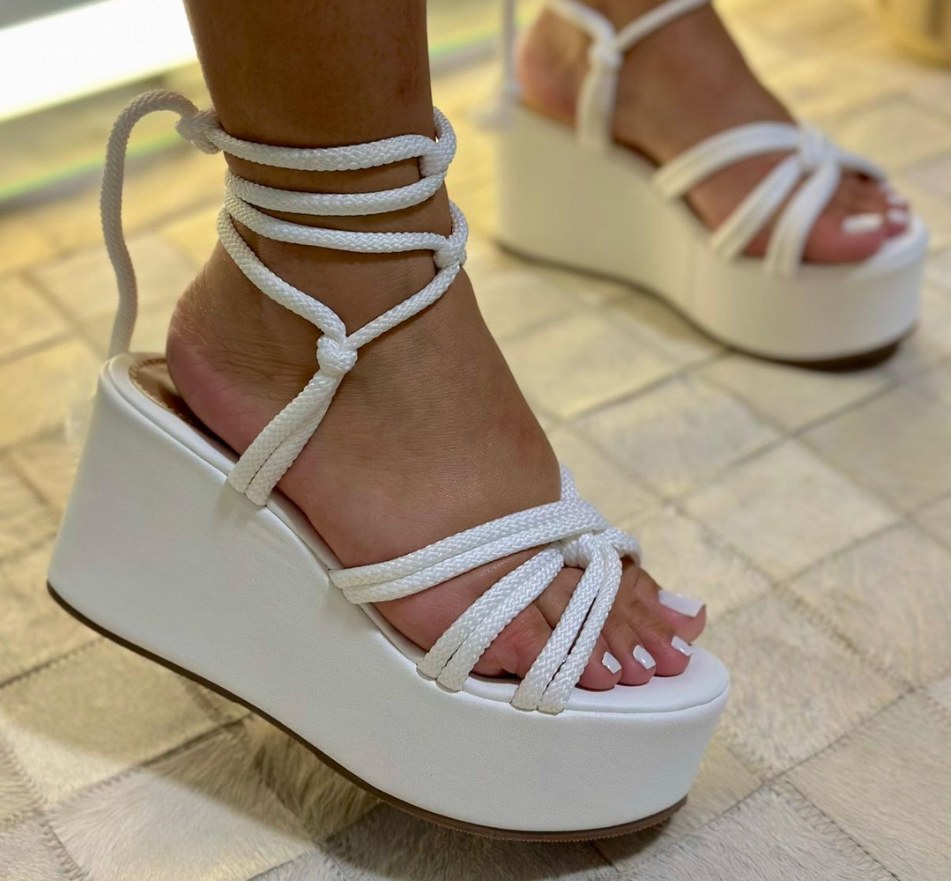 Flatform com amarração de cordas