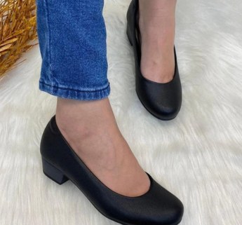 Scarpin bico redondo salto baixo grosso
