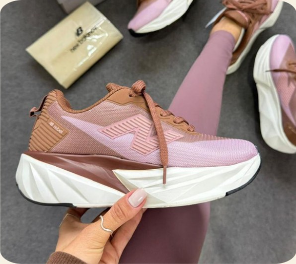 Tênis New Balance de solado geométrico — Premium