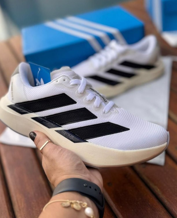 Tênis Adidas esportivo de solado alto — Premium