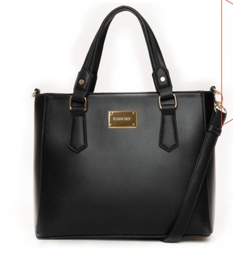 Bolsa de mão preta com placa