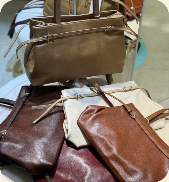 Bolsa sacola de couro com alças longas
