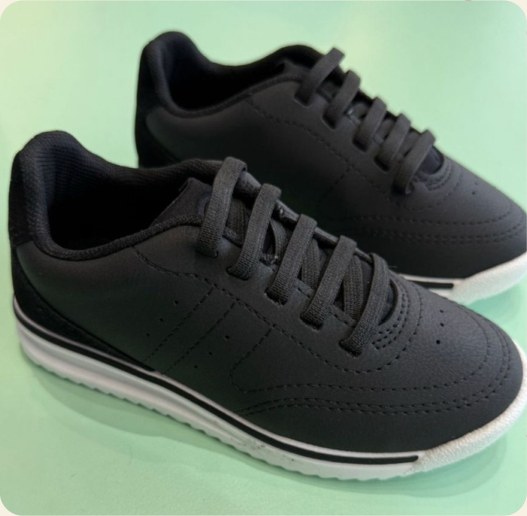 Tênis infantil preto casual