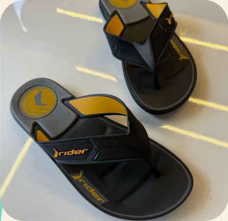 Chinelo de dedo esportivo