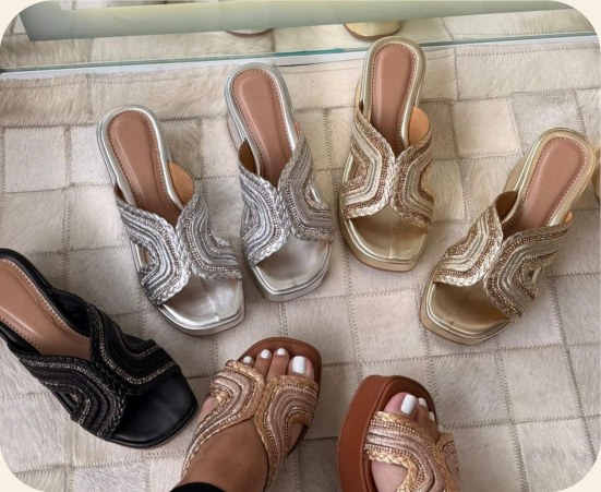 Tamanco flatform bordado em várias cores