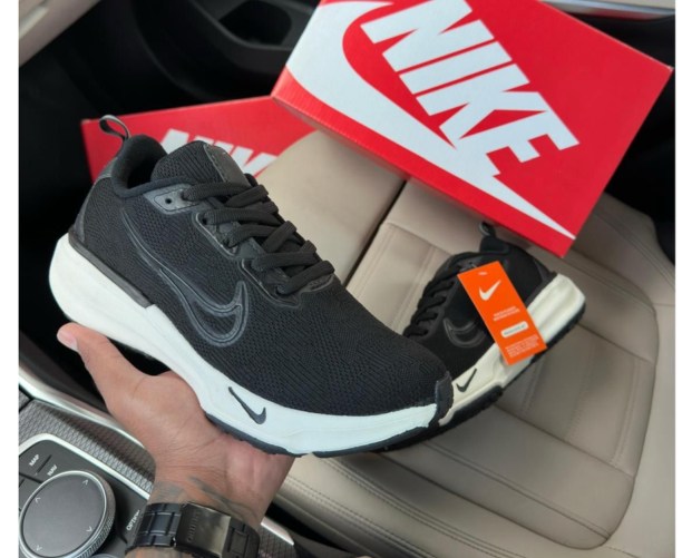 Tênis Nike esportivo bicolor — Premium
