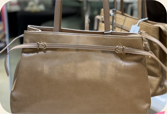 Bolsa sacola de couro com alças longas