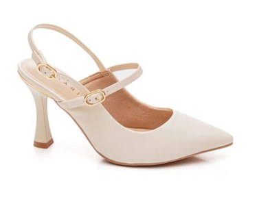 Scarpin slingback com tira e fivelas douradas